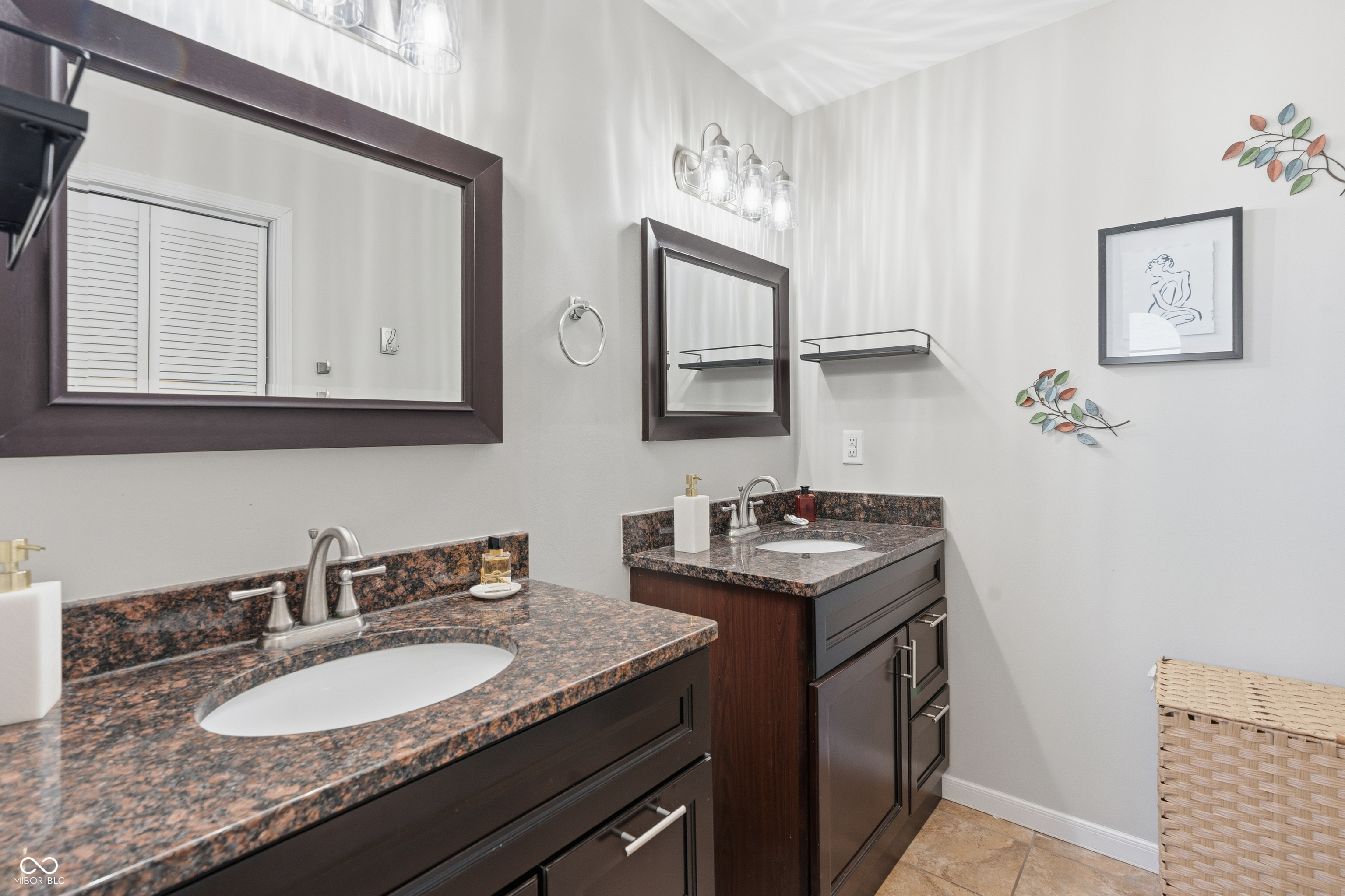 2042 N College Avenue