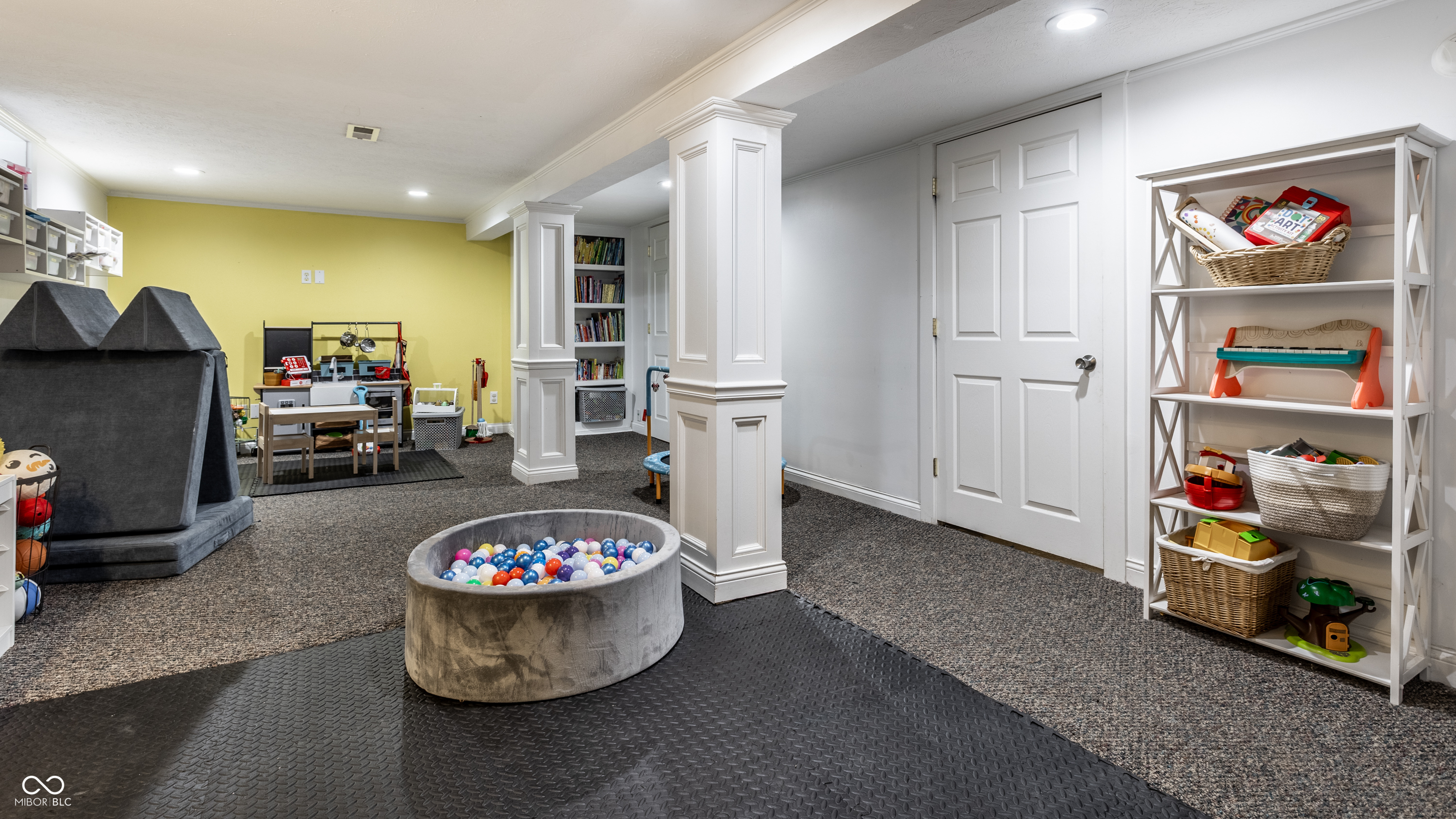 4718 Winthrop Avenue