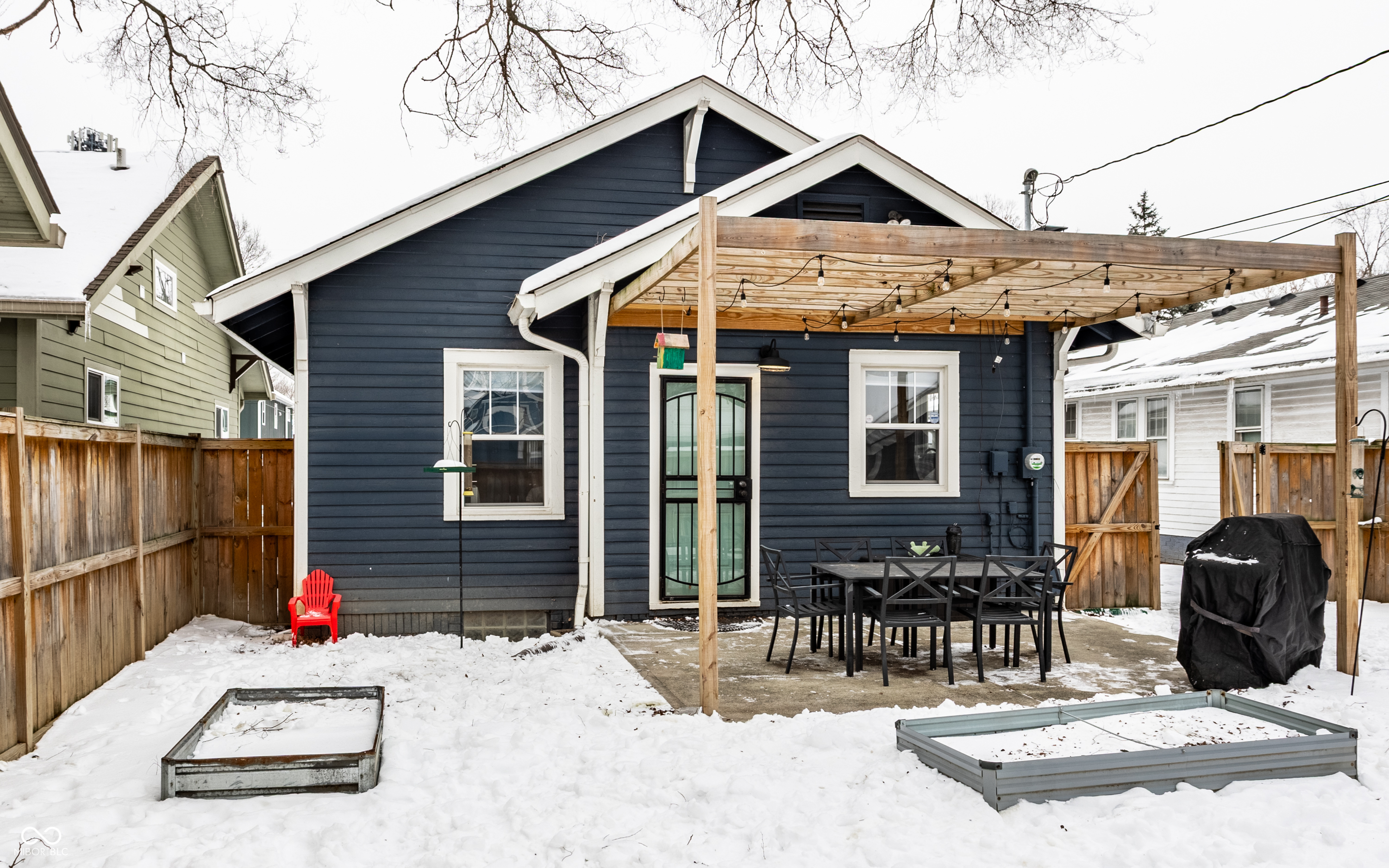 4718 Winthrop Avenue