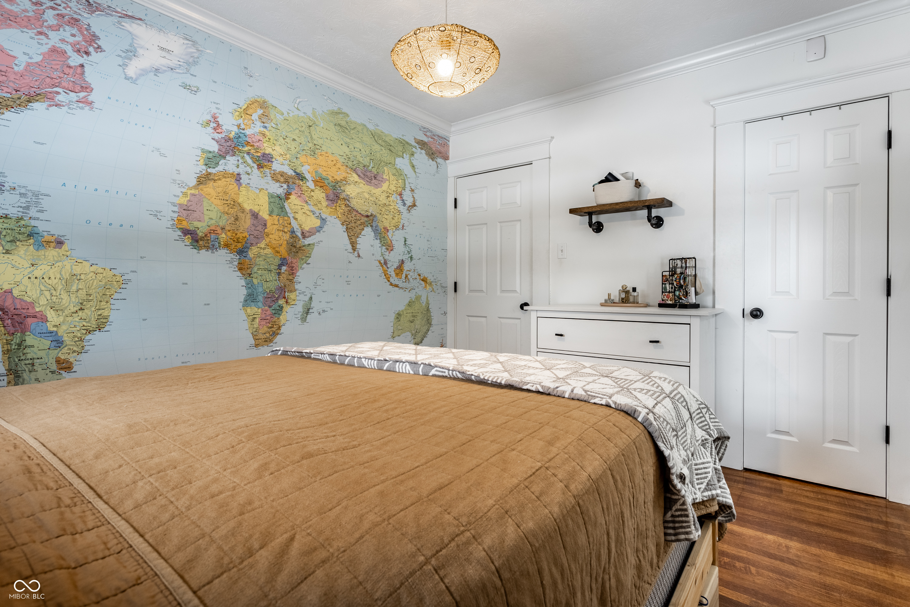 4718 Winthrop Avenue