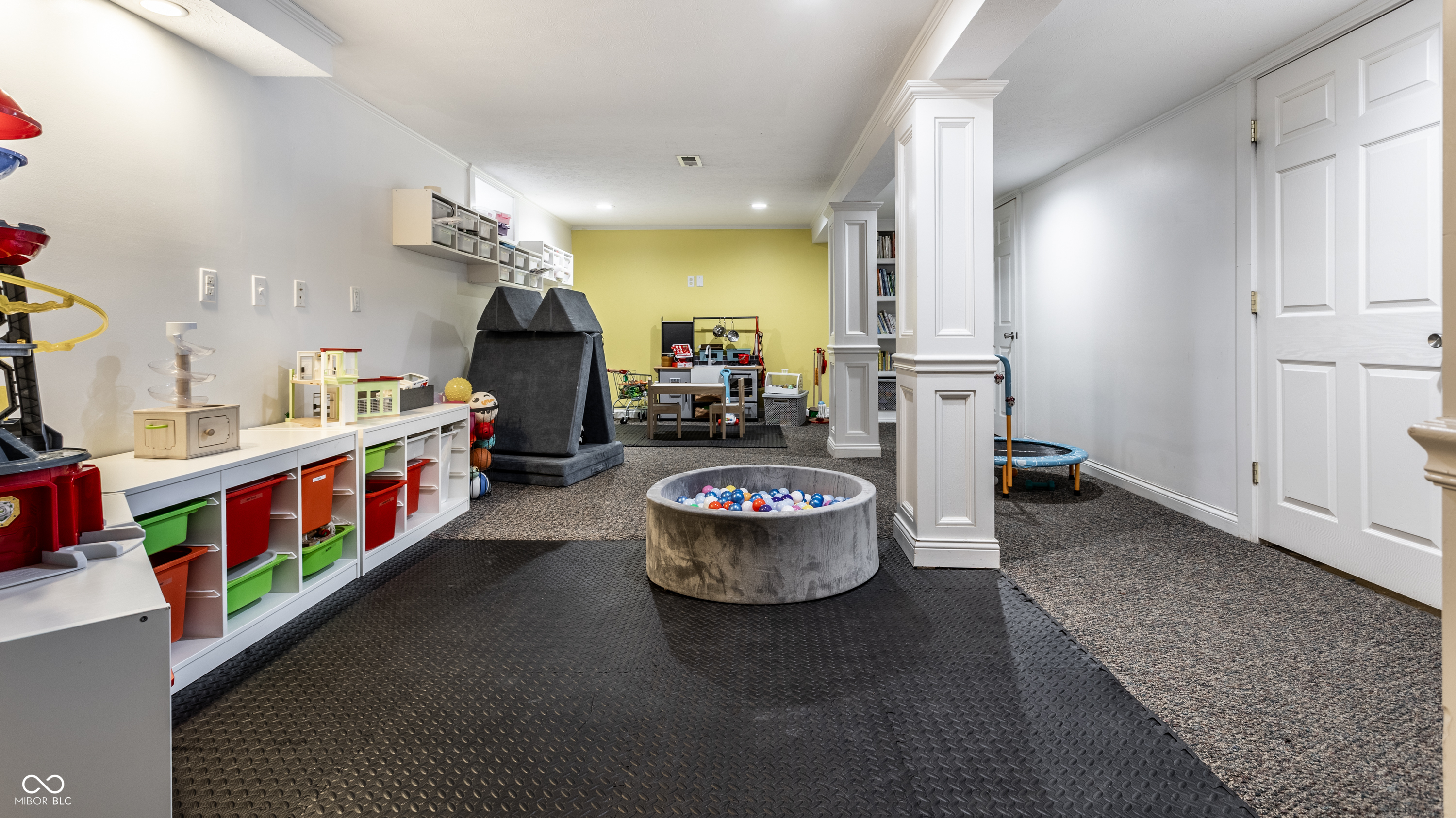 4718 Winthrop Avenue