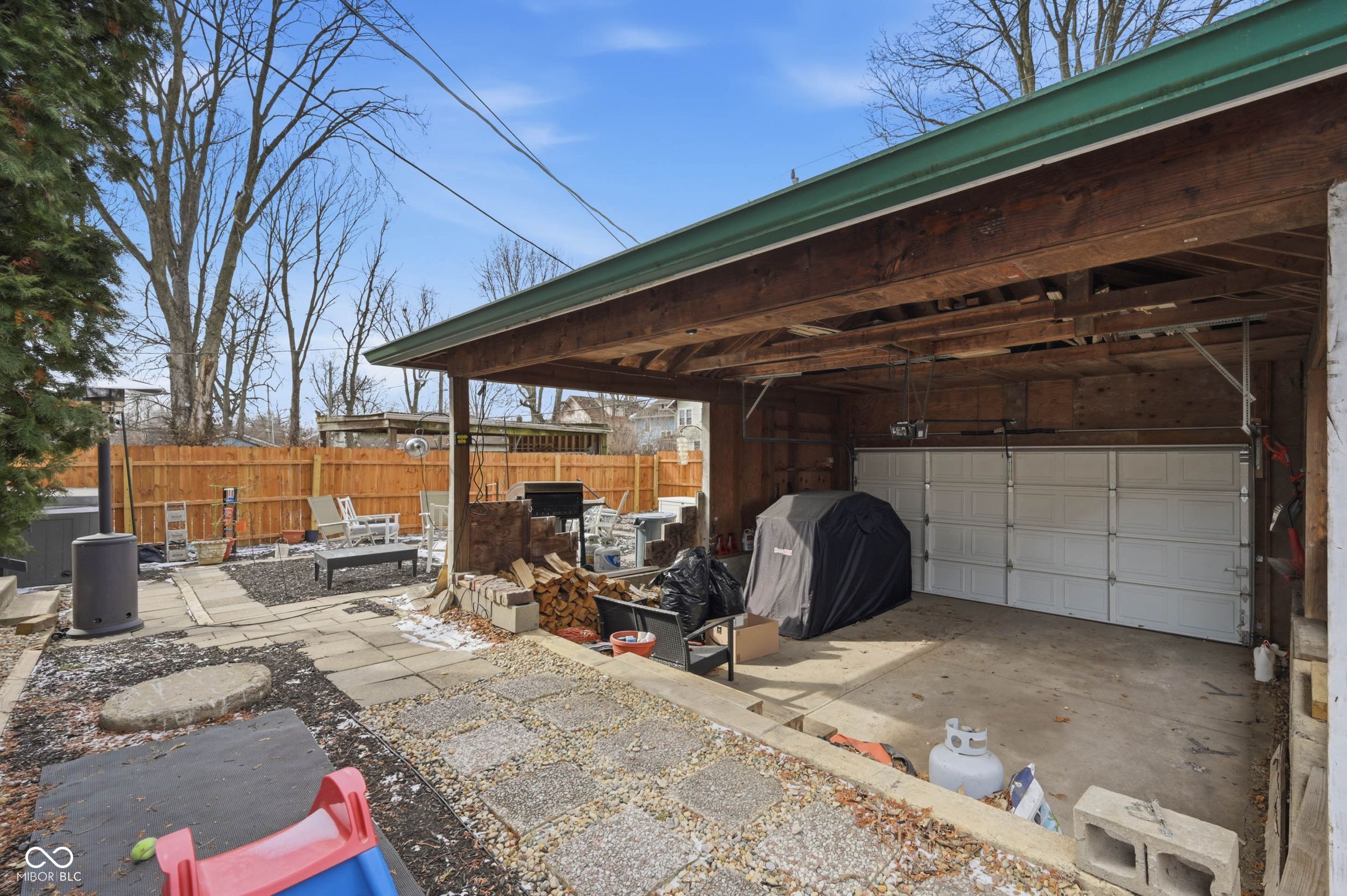 3946 N College Avenue