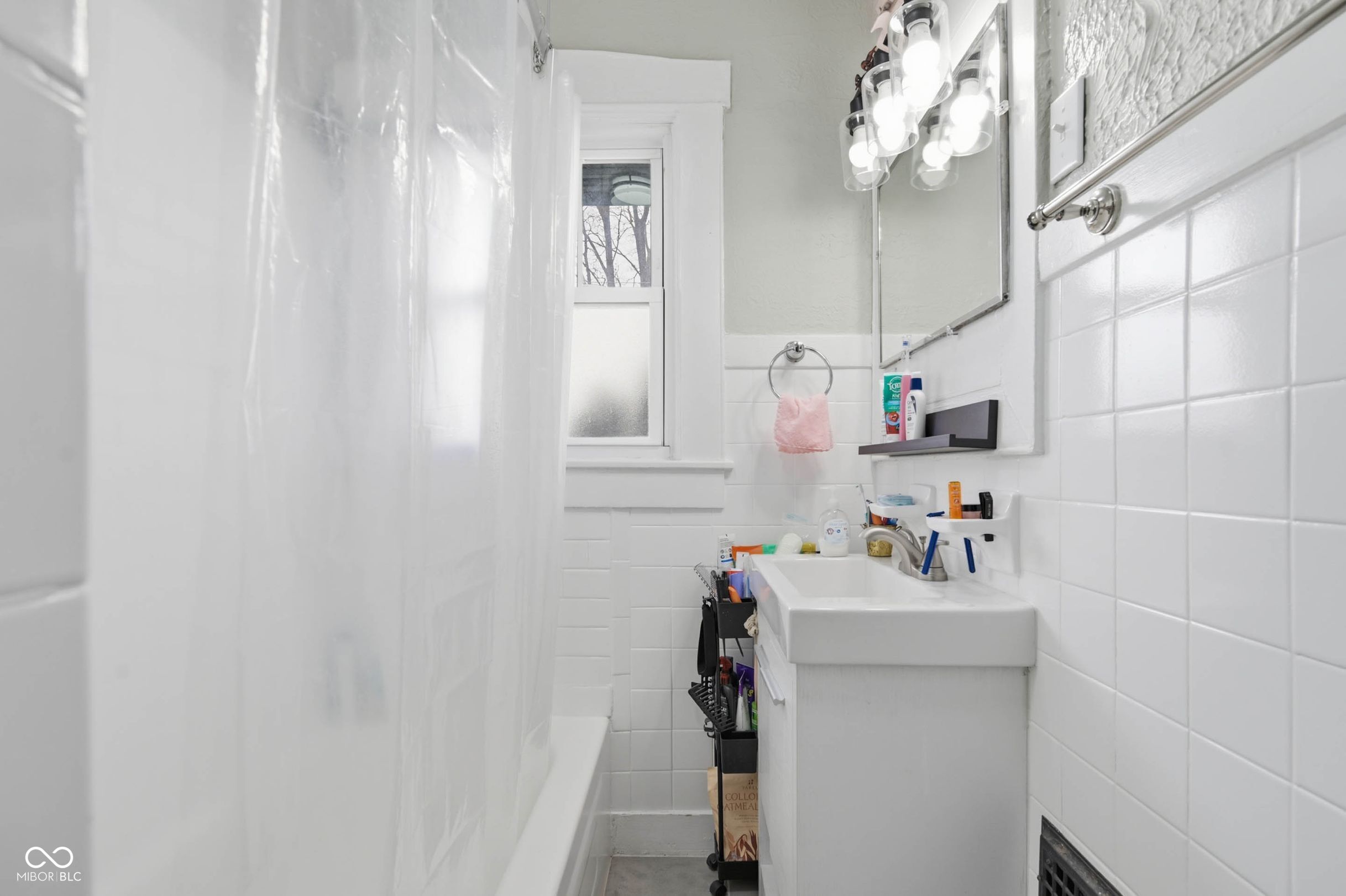 3946 N College Avenue