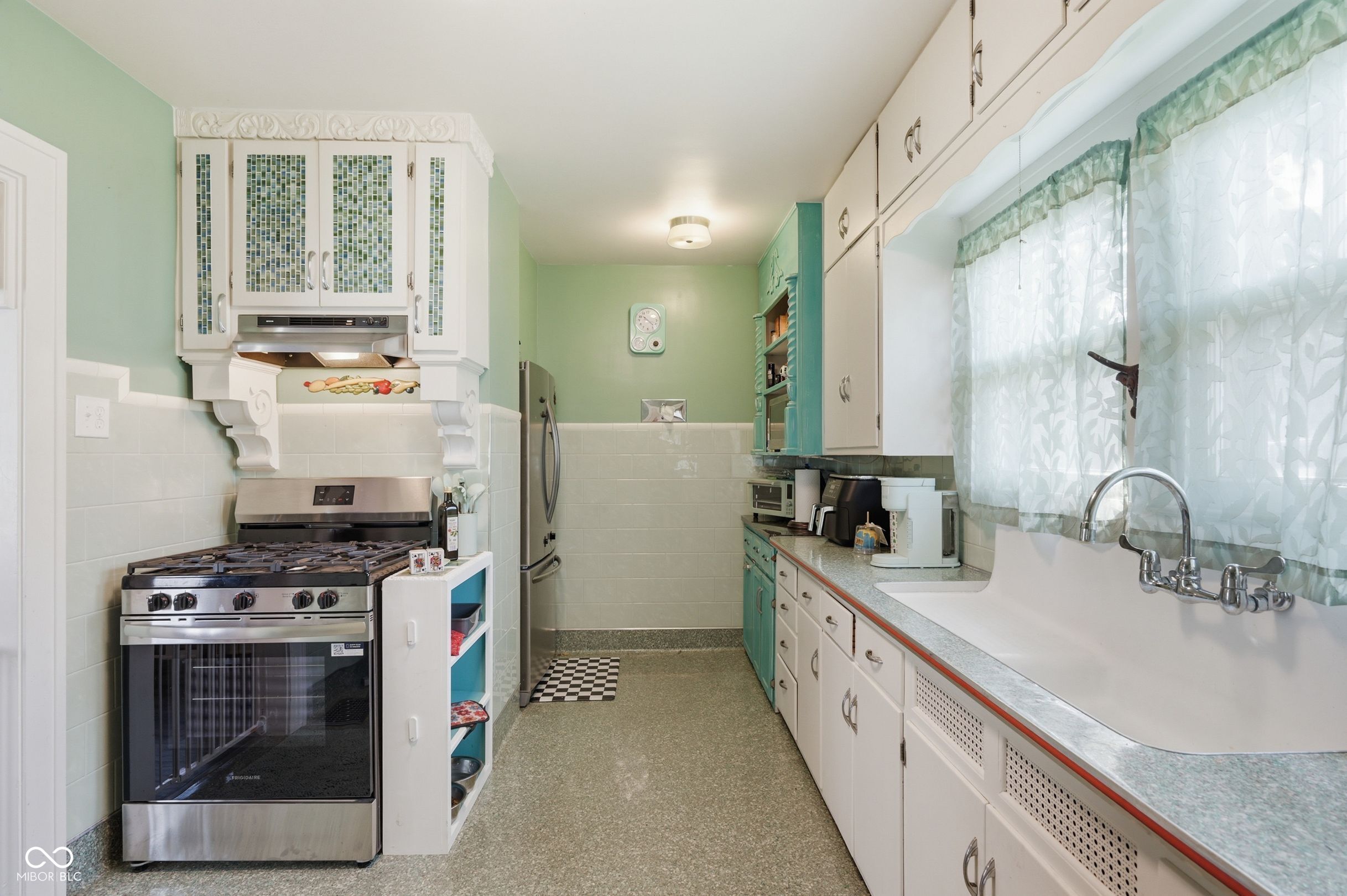 2502 S Delaware Street