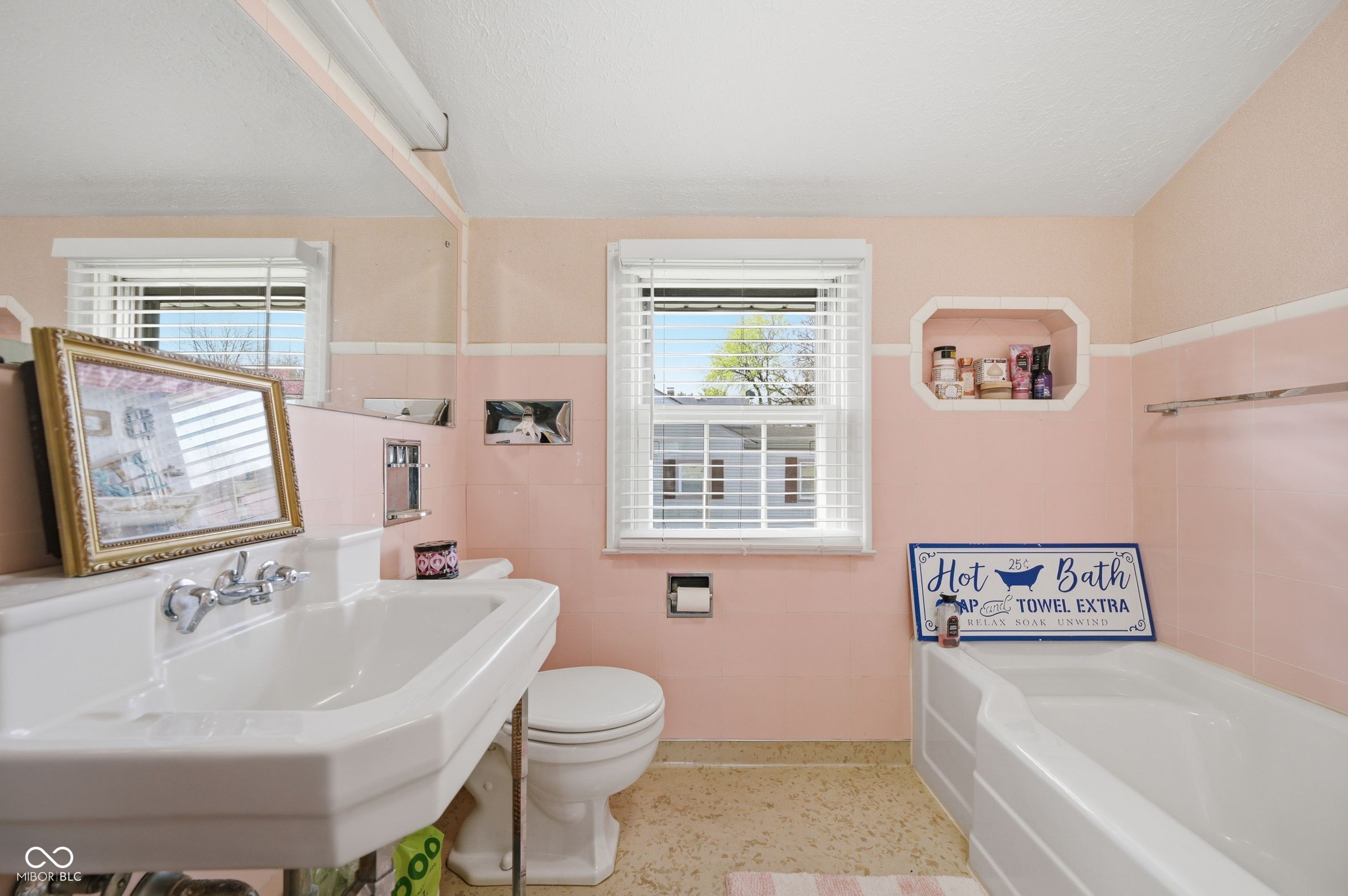 2502 S Delaware Street