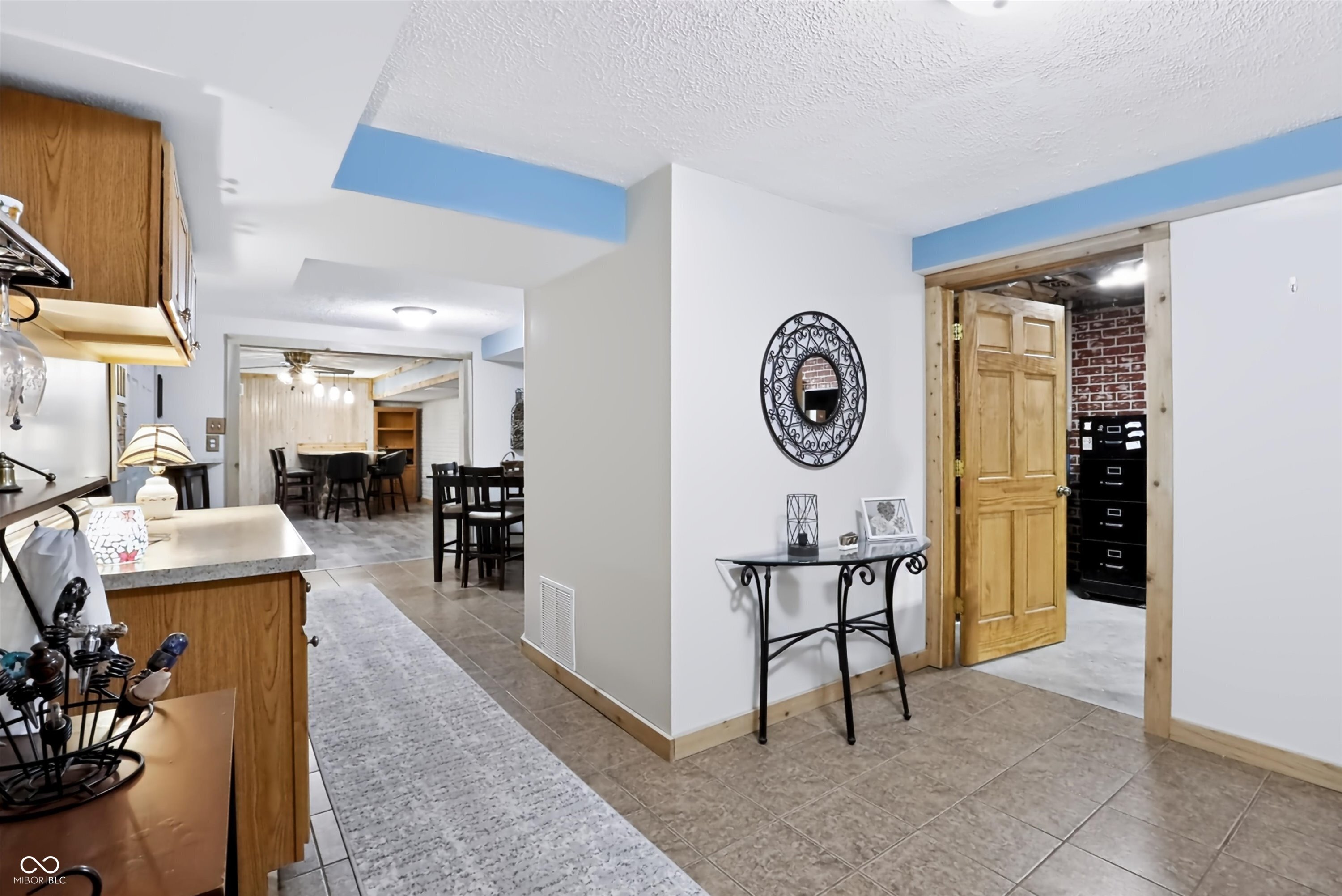 4444 Tulip Drive N