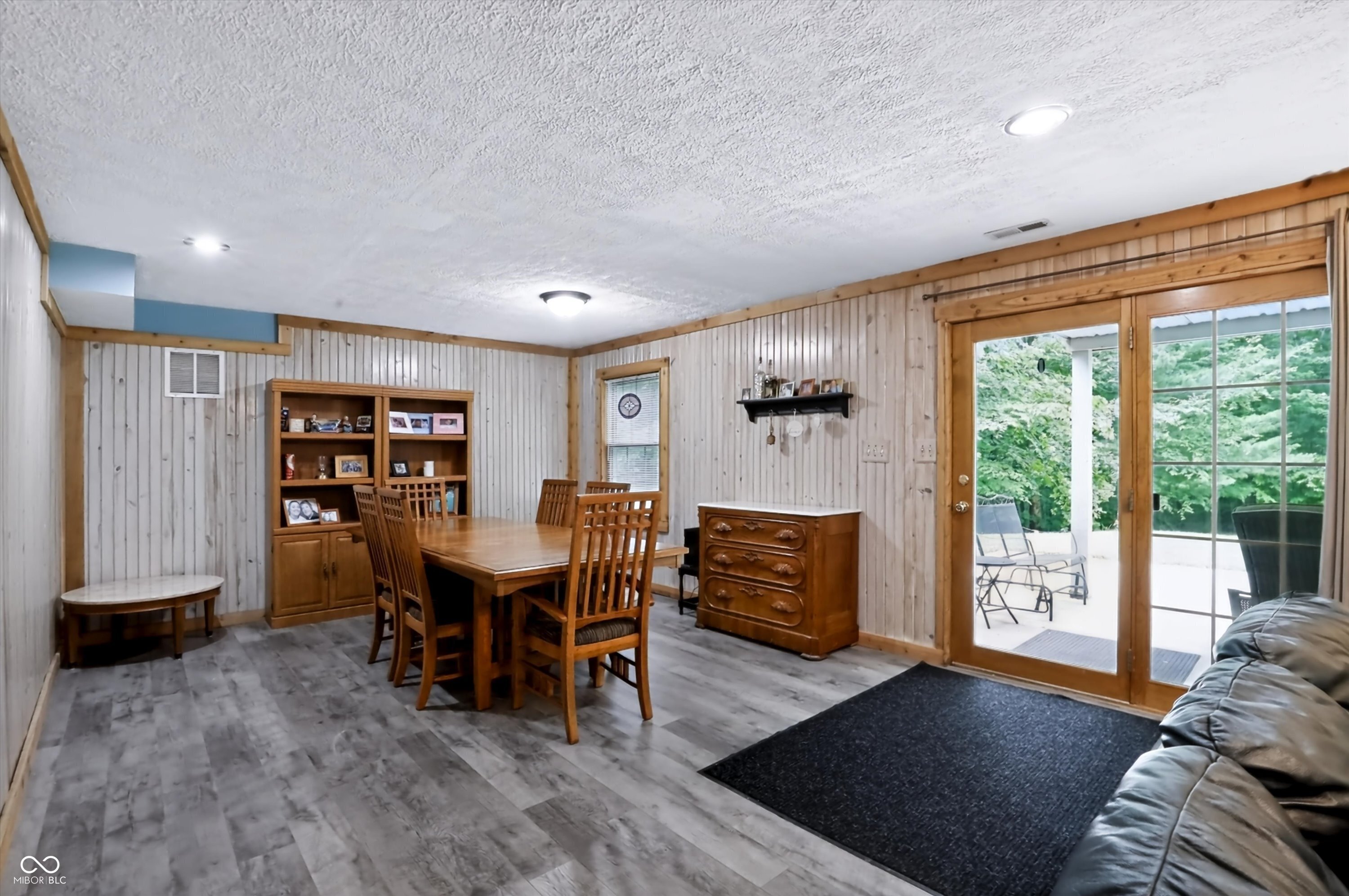 4444 Tulip Drive N