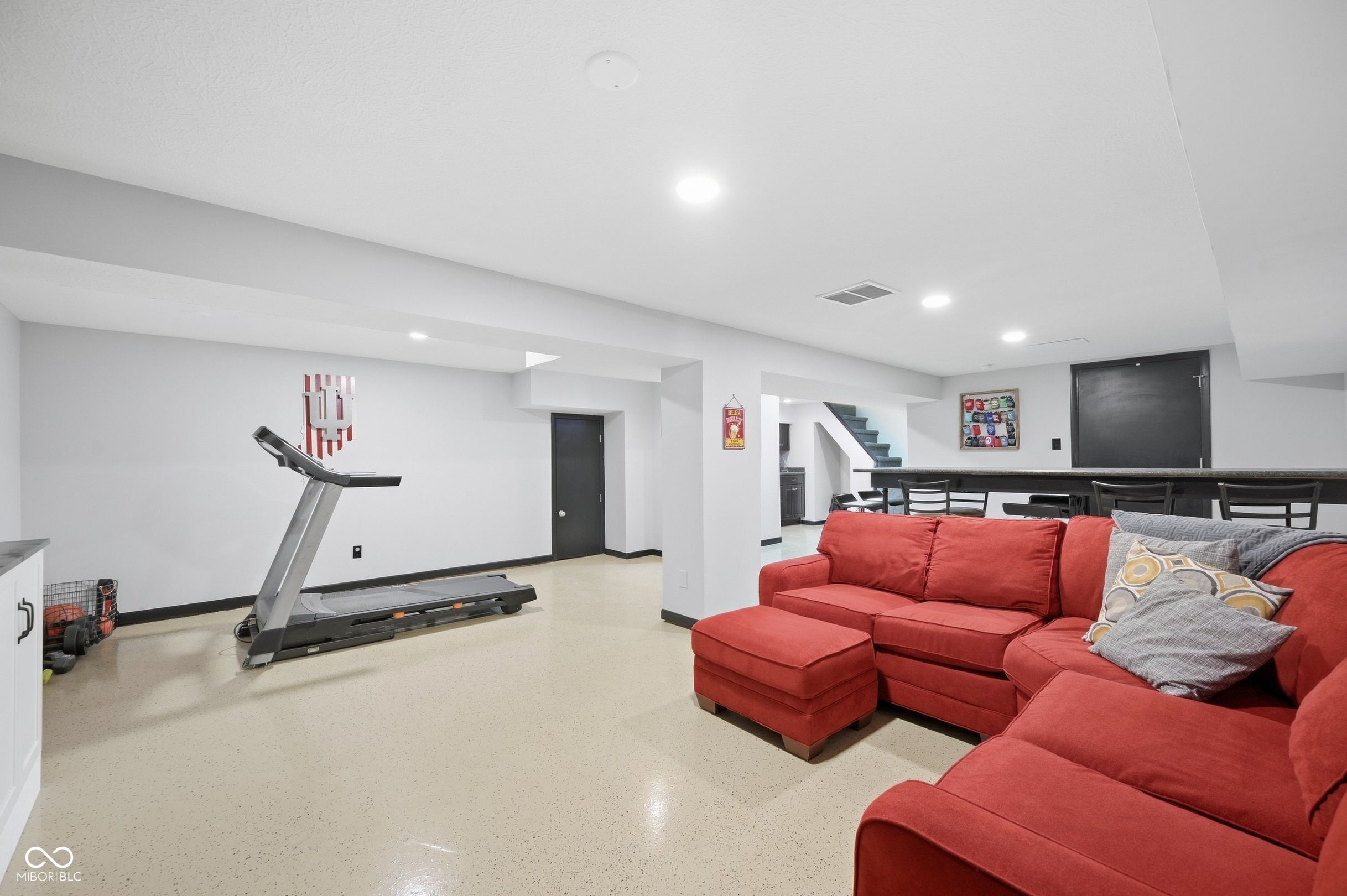 5925 Kingsley Drive