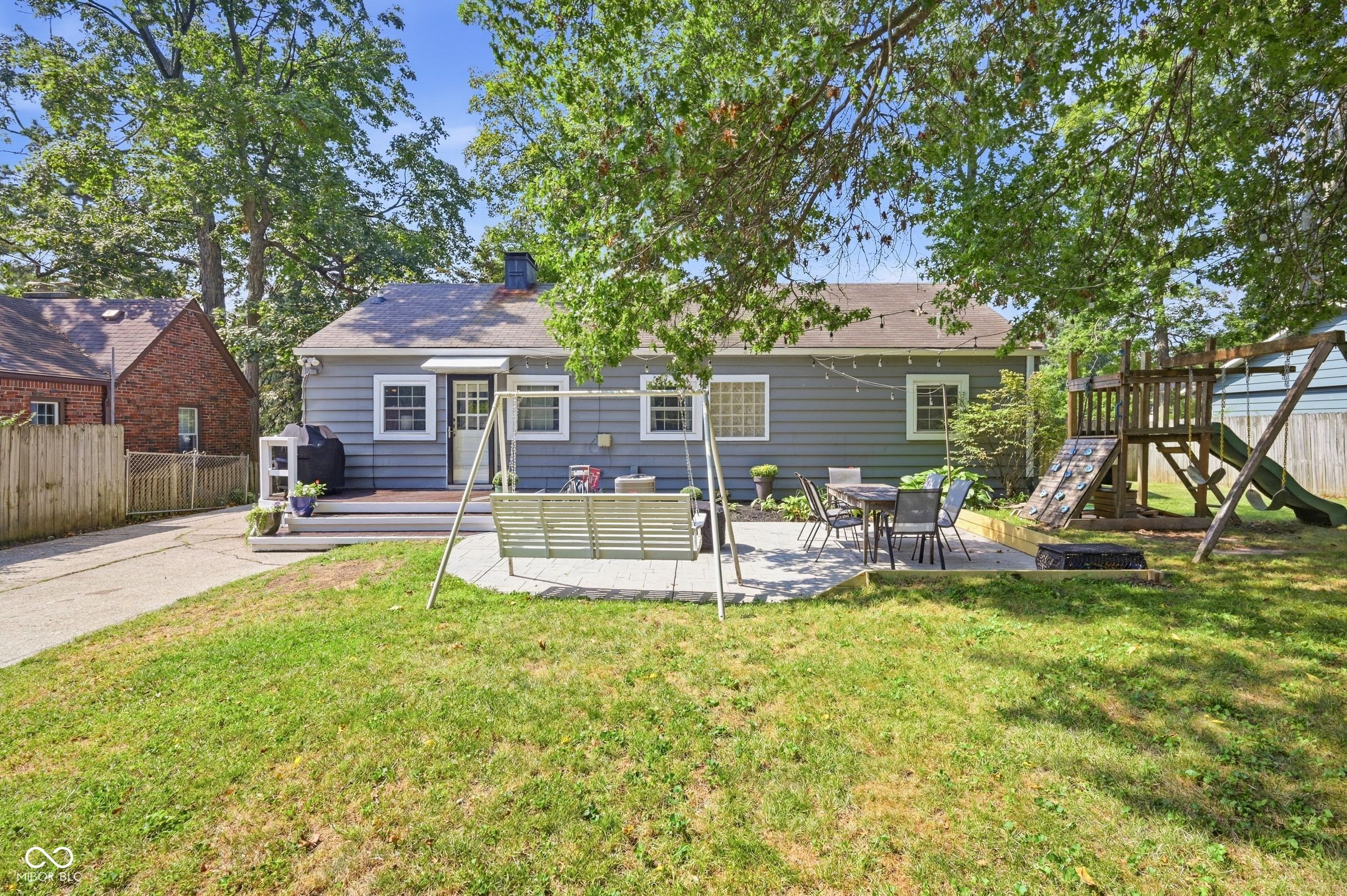 5925 Kingsley Drive