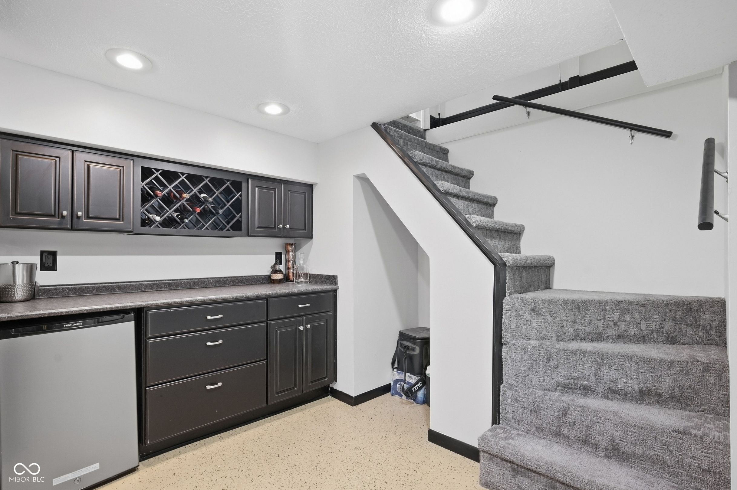 5925 Kingsley Drive