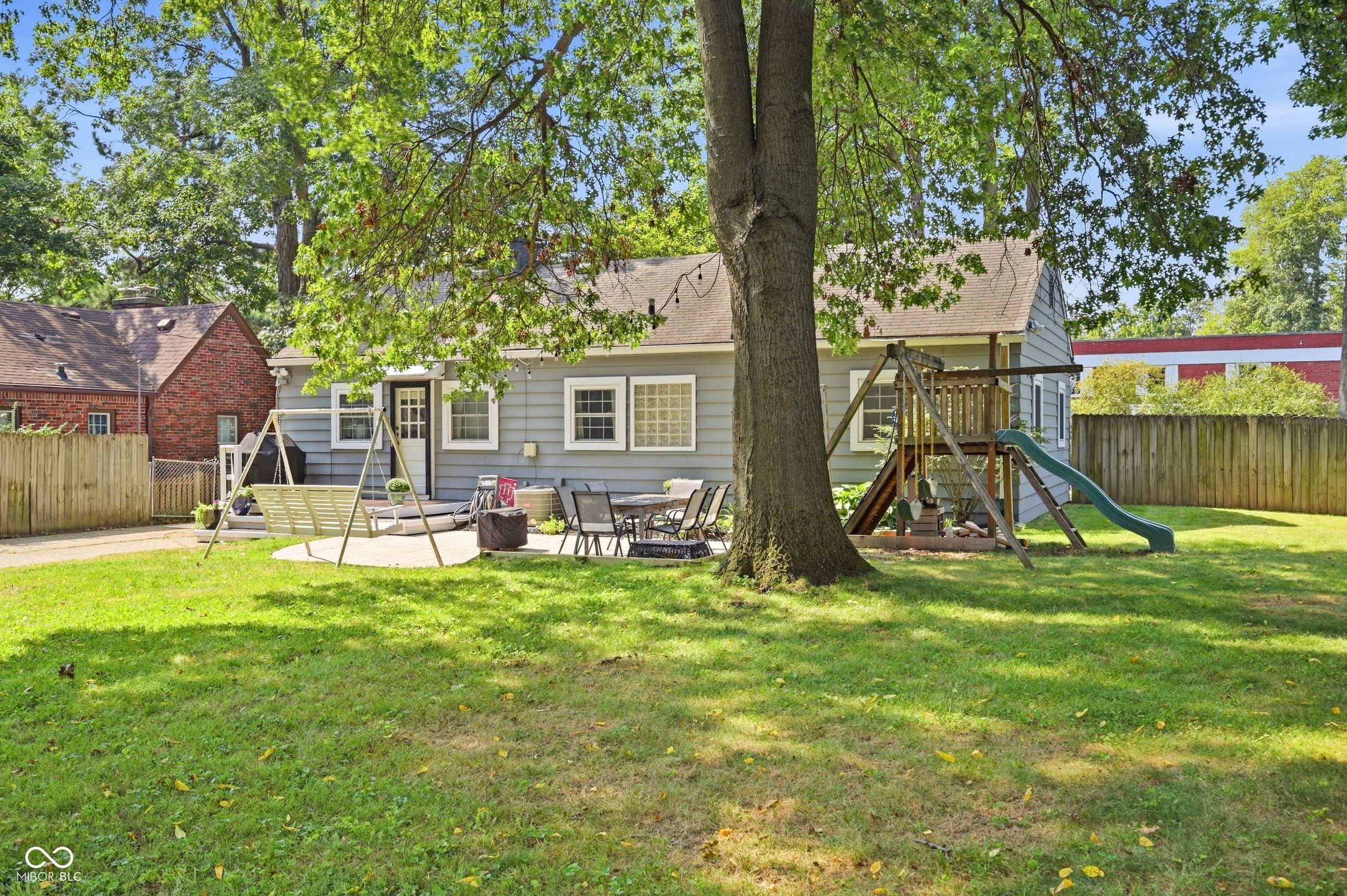 5925 Kingsley Drive