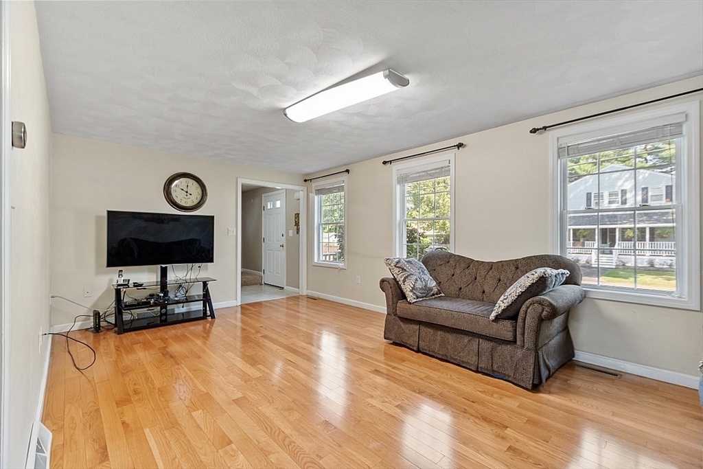 27 Lake Shore Dr S