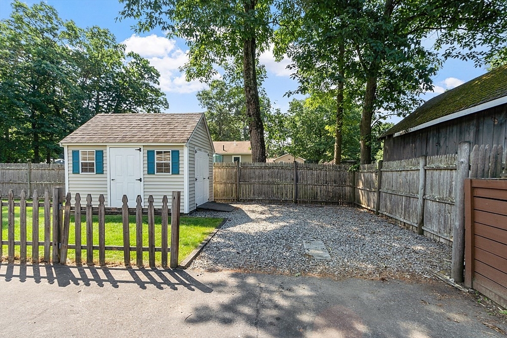 27 Lake Shore Dr S