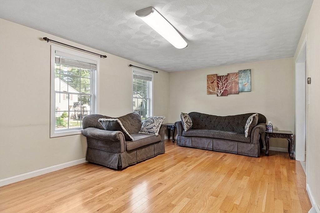 27 Lake Shore Dr S