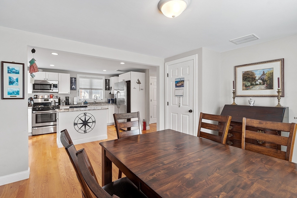 22 Rainbow Rd