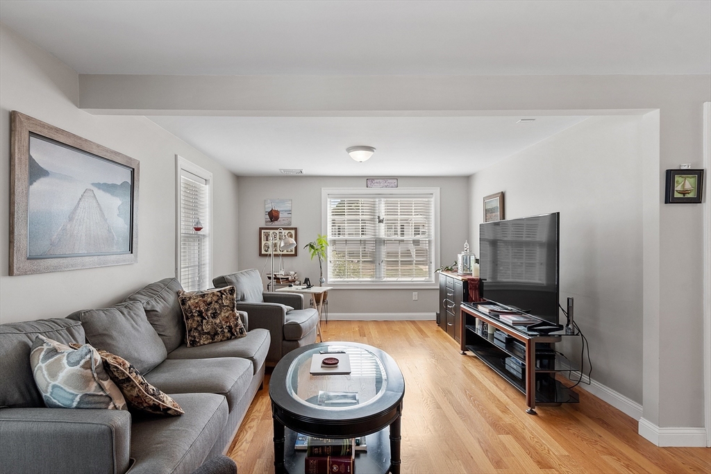 22 Rainbow Rd