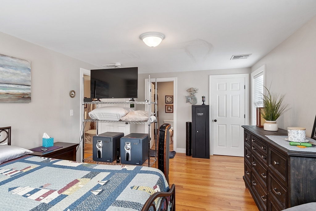 22 Rainbow Rd