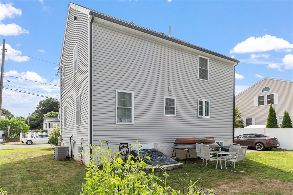 22 Rainbow Rd