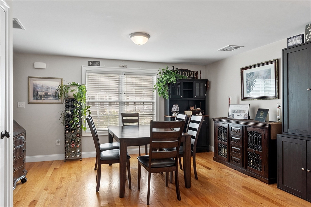 22 Rainbow Rd