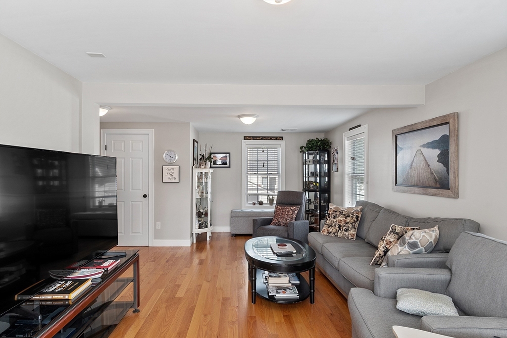 22 Rainbow Rd