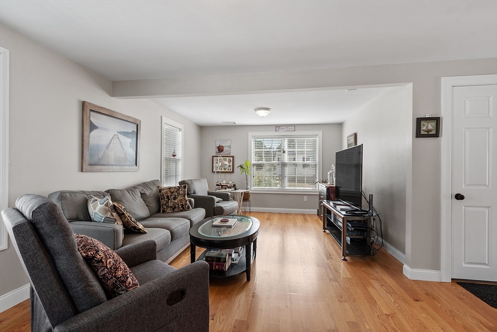 22 Rainbow Rd