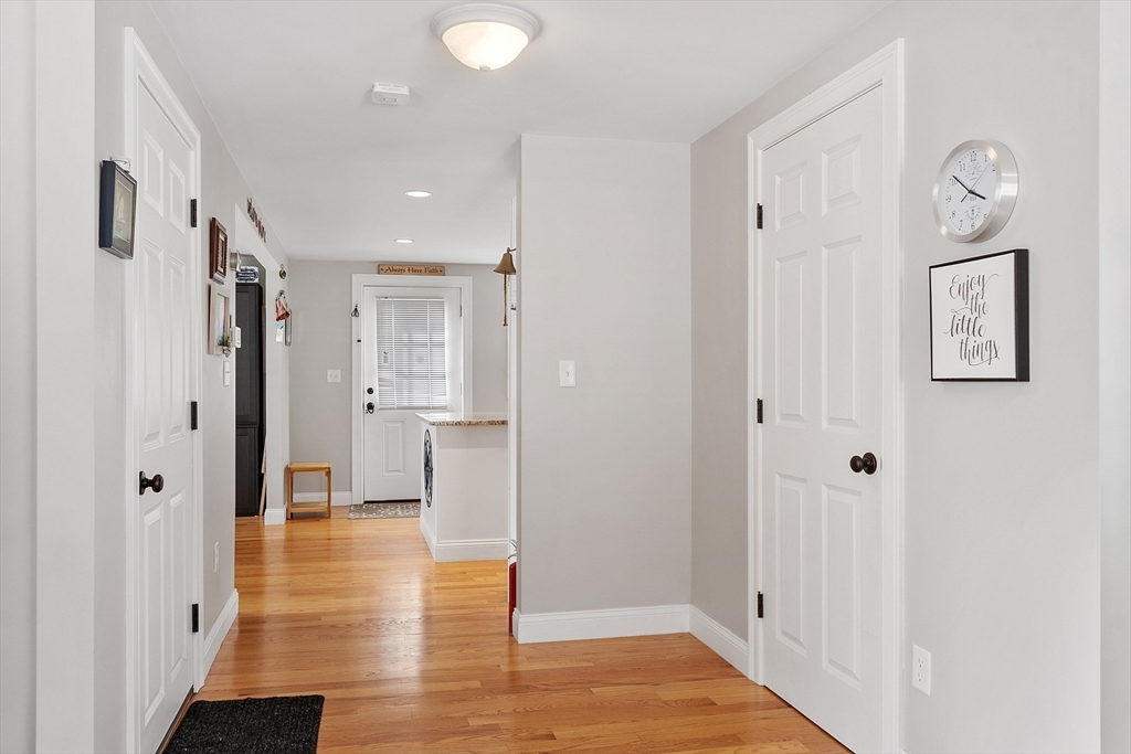 22 Rainbow Rd
