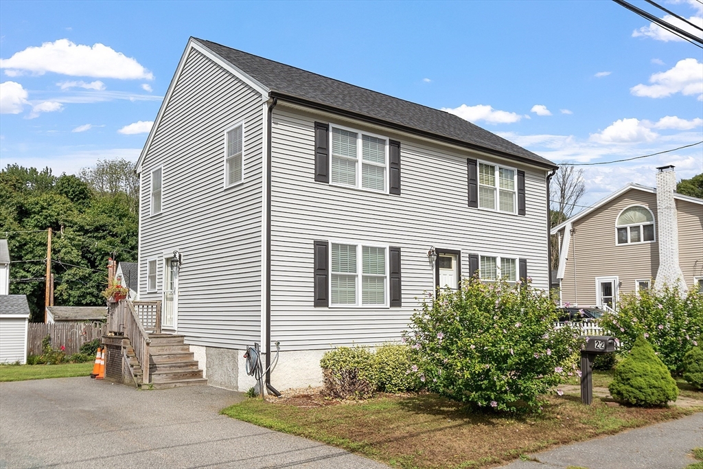 22 Rainbow Rd