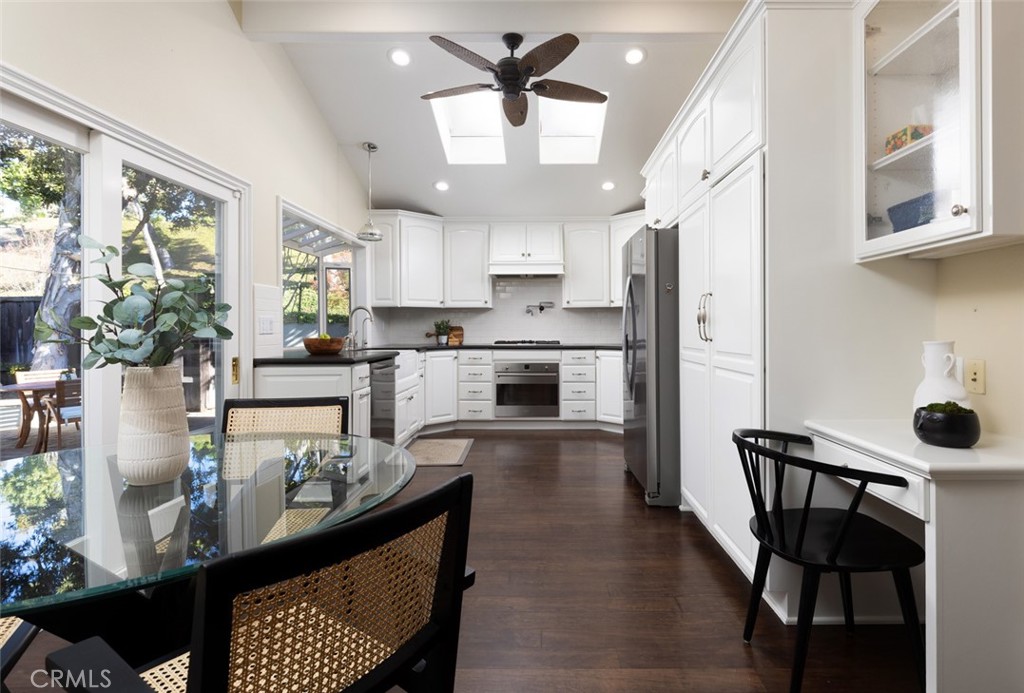 1998 Port Claridge Pl