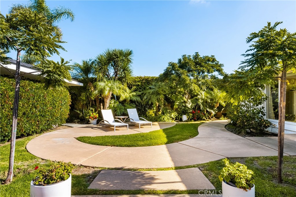 2815 Blue Water Drive