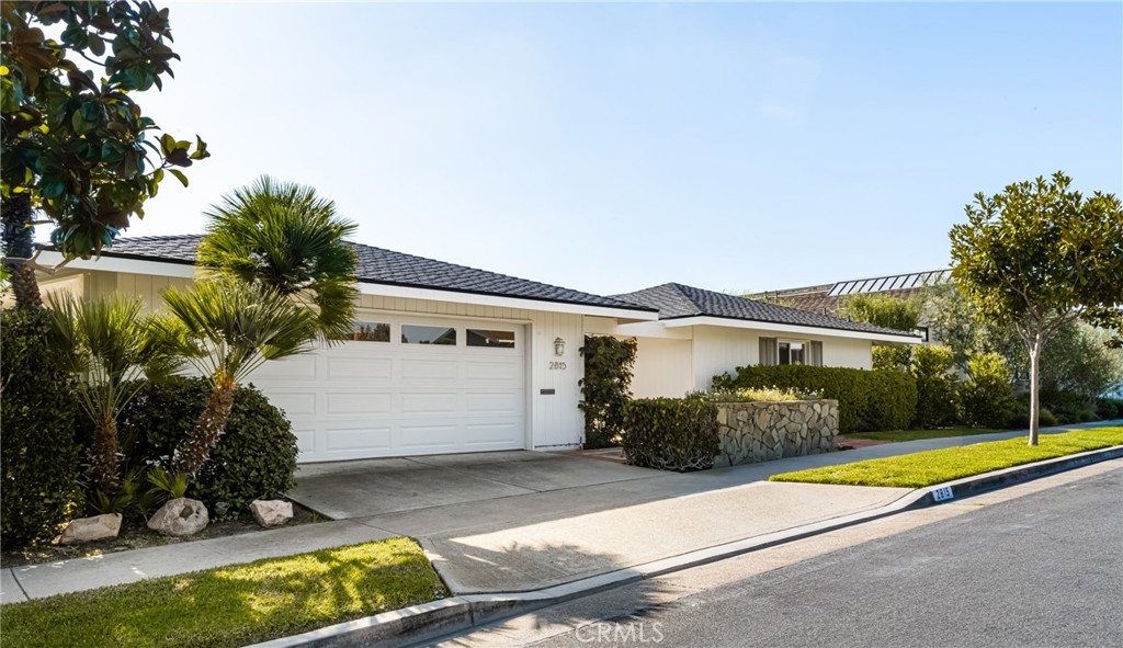 2815 Blue Water Drive