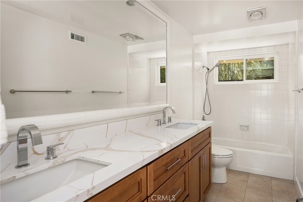 2815 Blue Water Drive