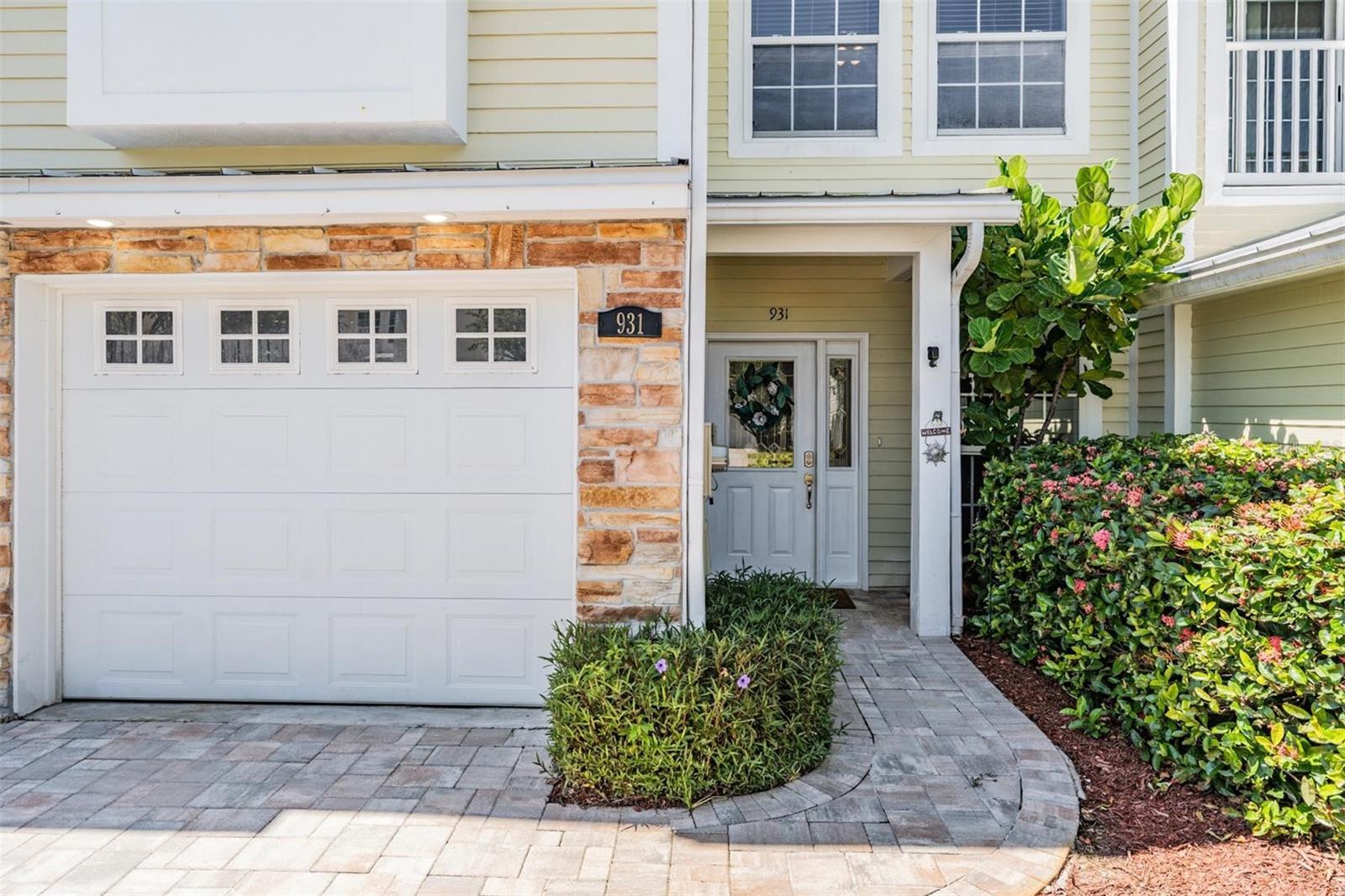 931 WOODBRIDGE CT