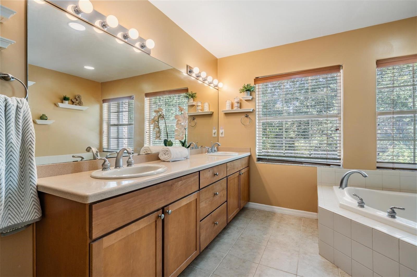 931 WOODBRIDGE CT