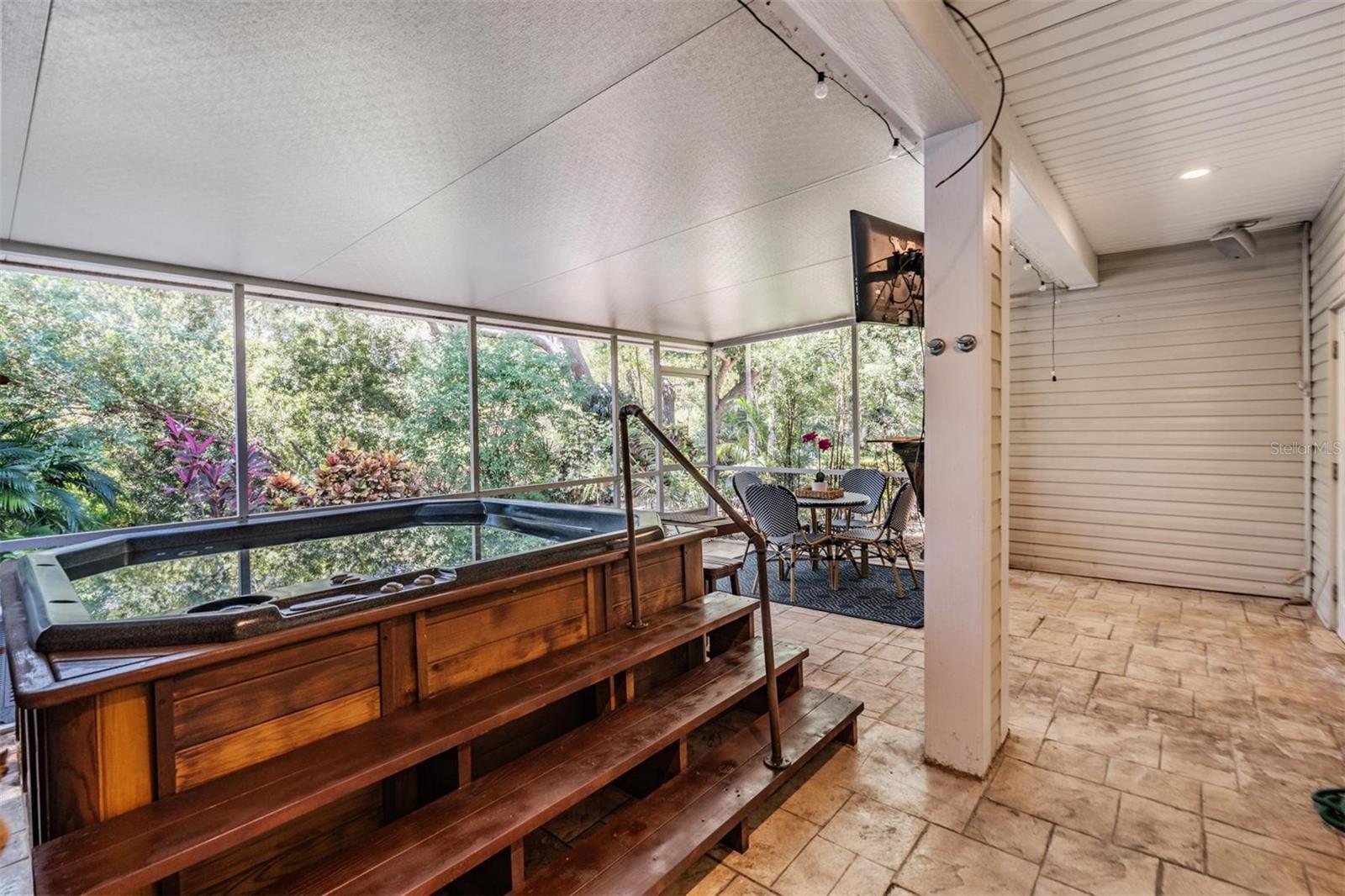 931 WOODBRIDGE CT