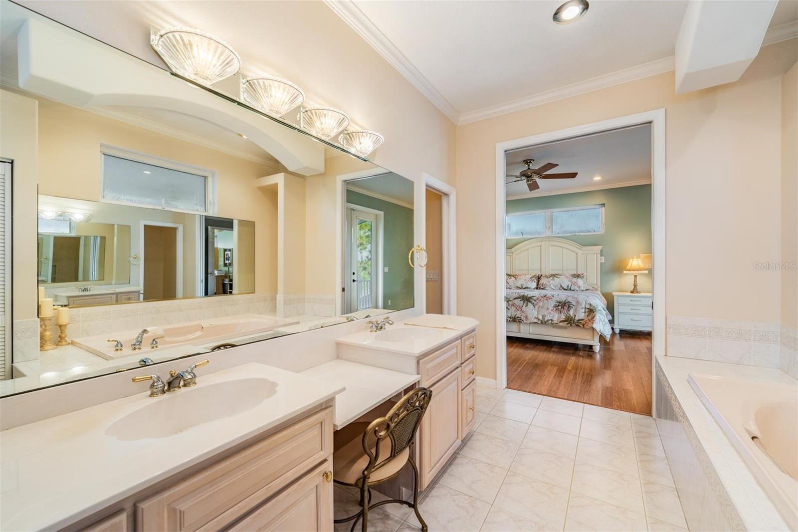 921 POINT SEASIDE DR