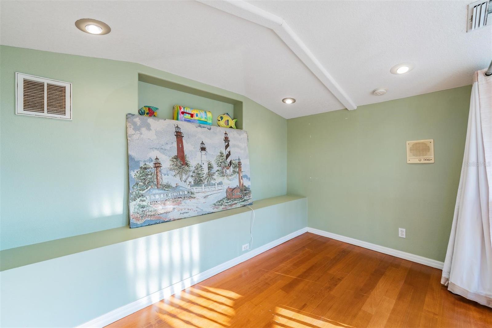 921 POINT SEASIDE DR