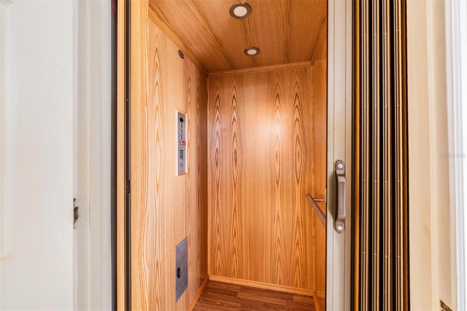 921 POINT SEASIDE DR