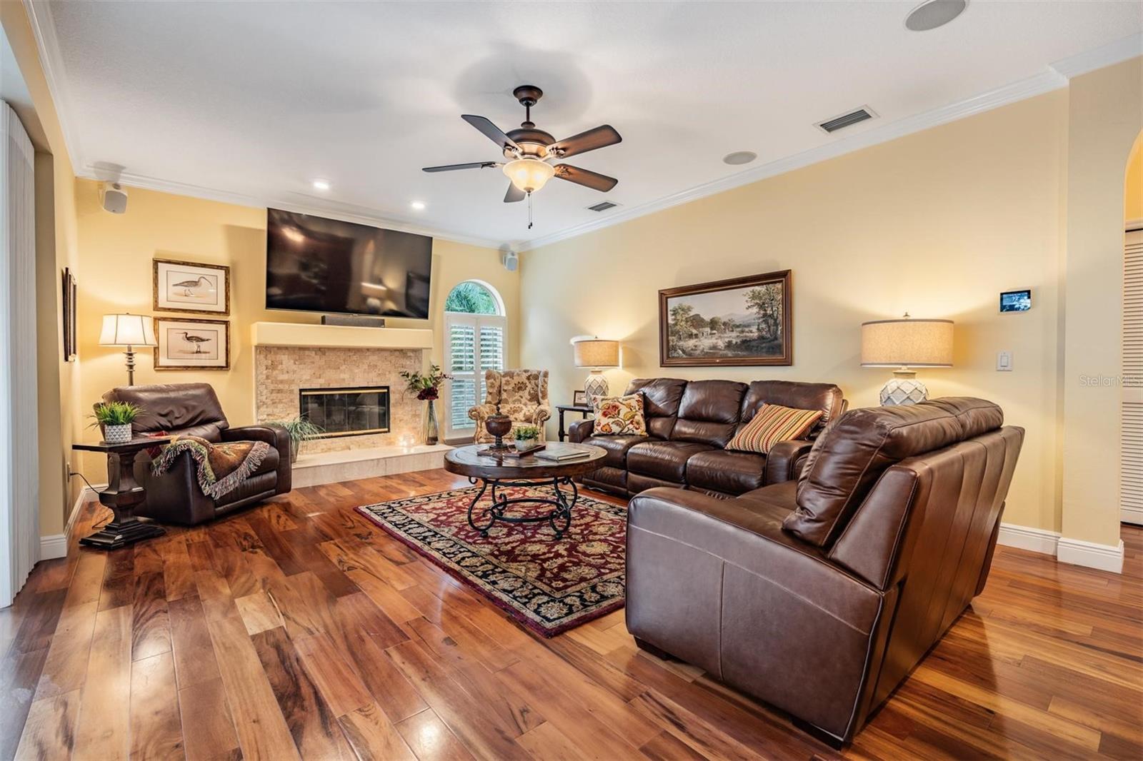 1558 E LAKE WOODLANDS PKWY