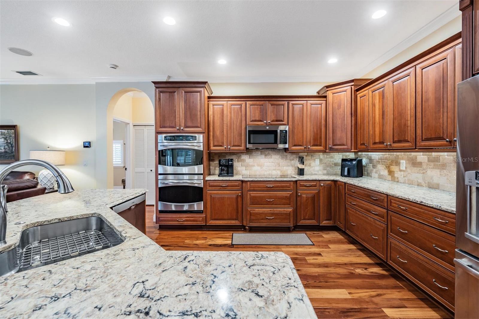 1558 E LAKE WOODLANDS PKWY