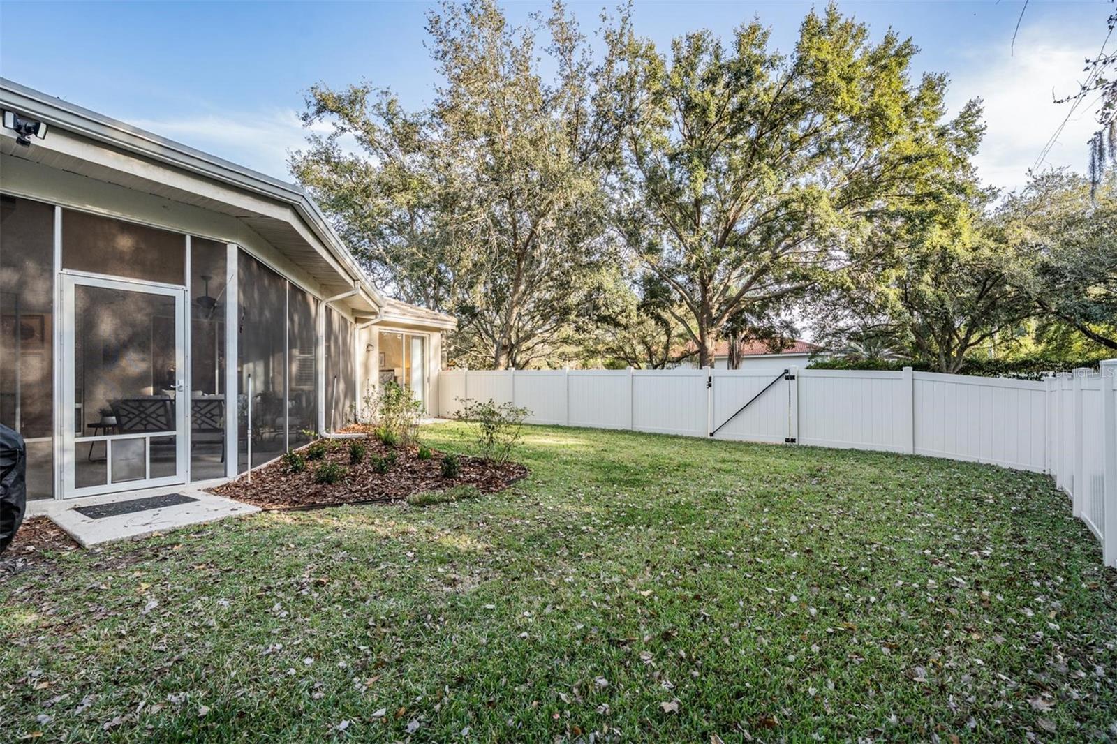 1558 E LAKE WOODLANDS PKWY