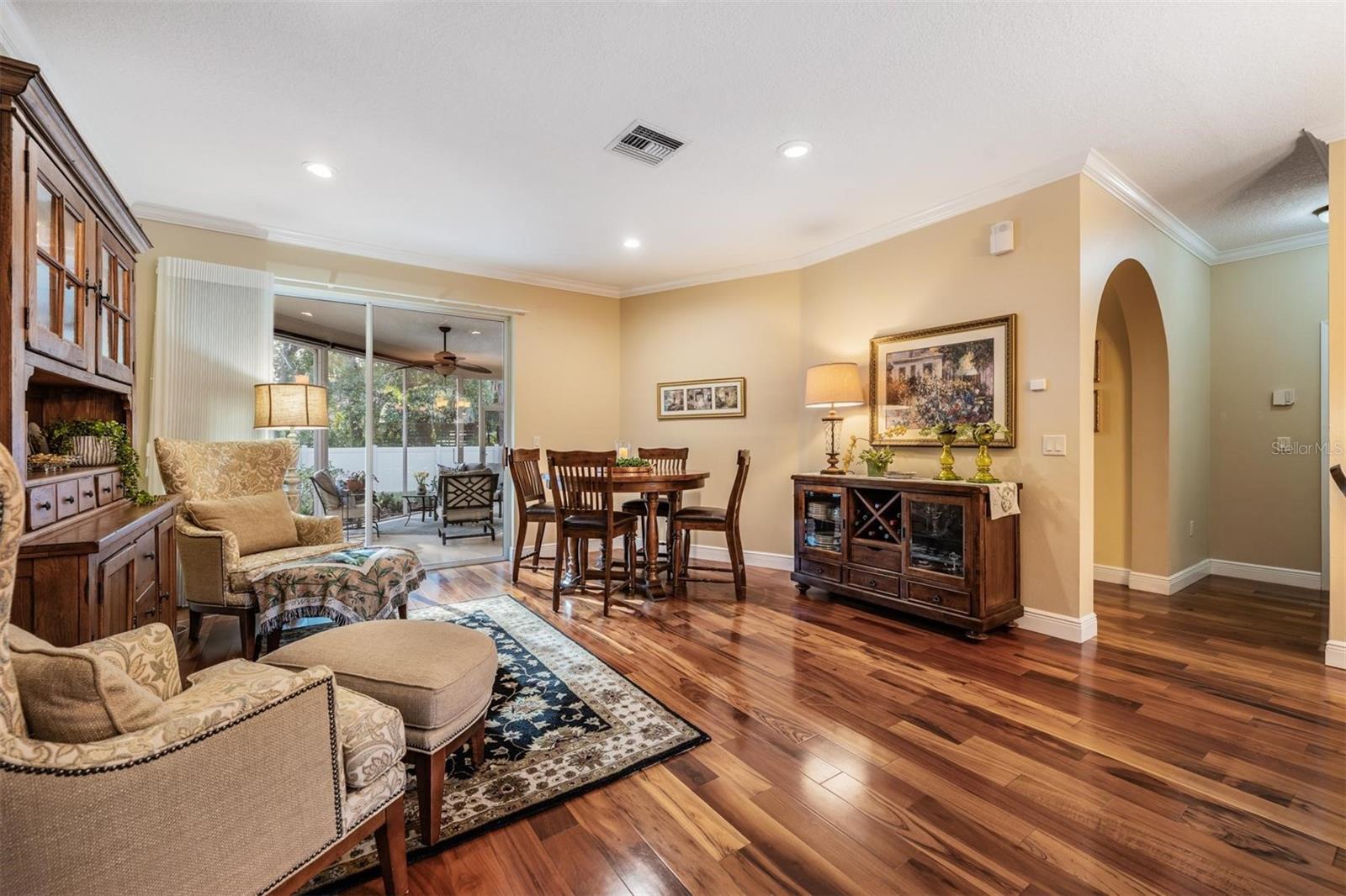 1558 E LAKE WOODLANDS PKWY