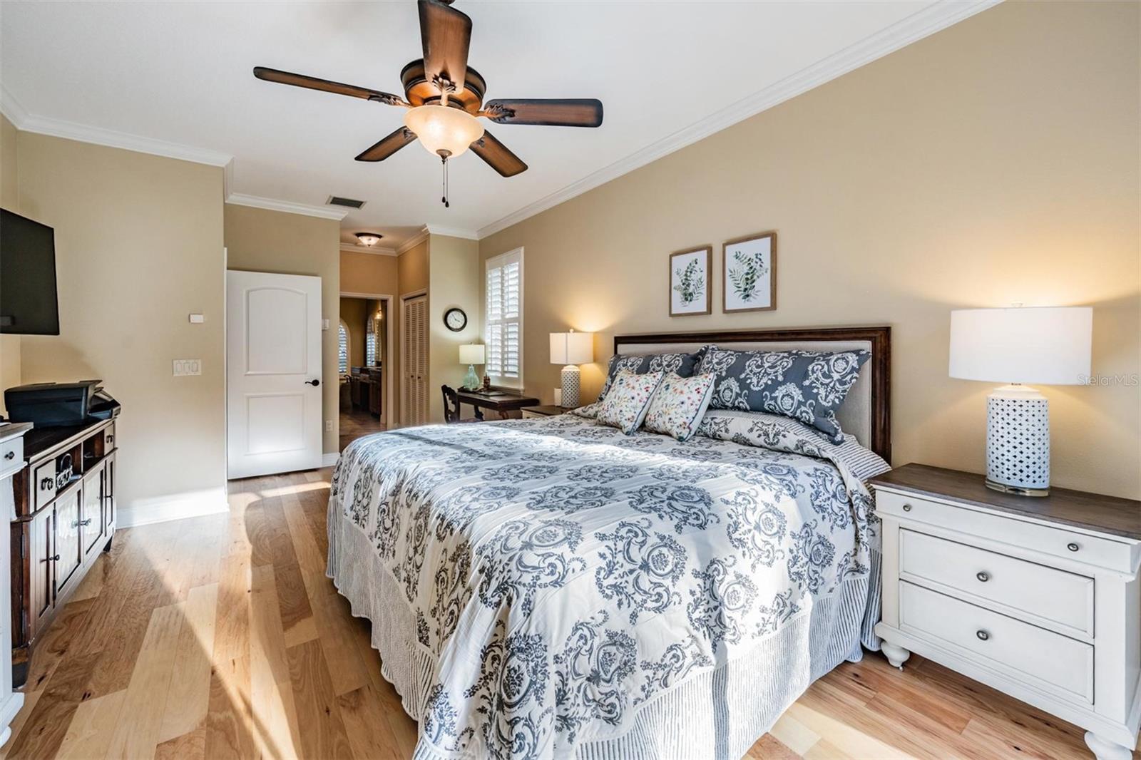 1558 E LAKE WOODLANDS PKWY