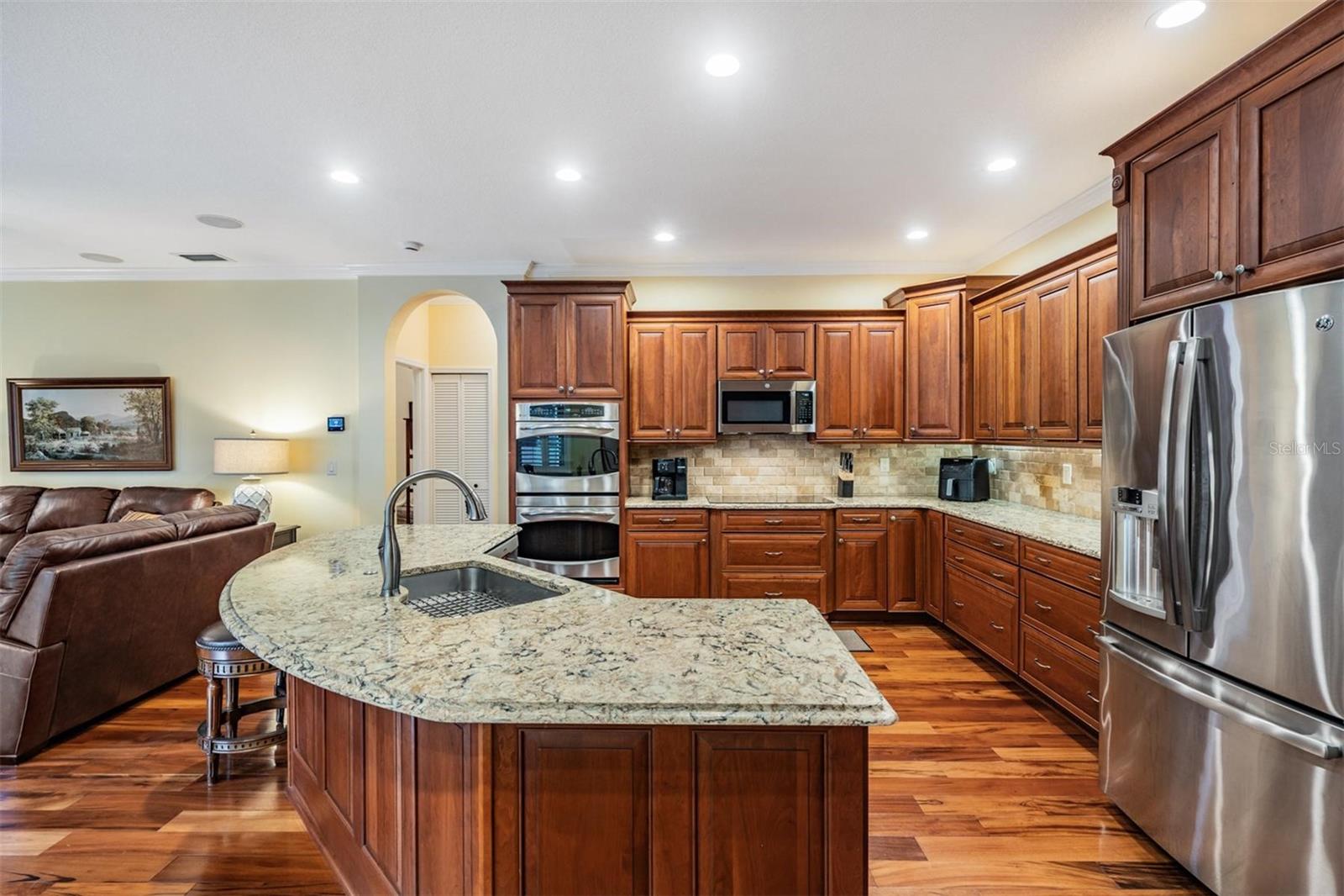 1558 E LAKE WOODLANDS PKWY