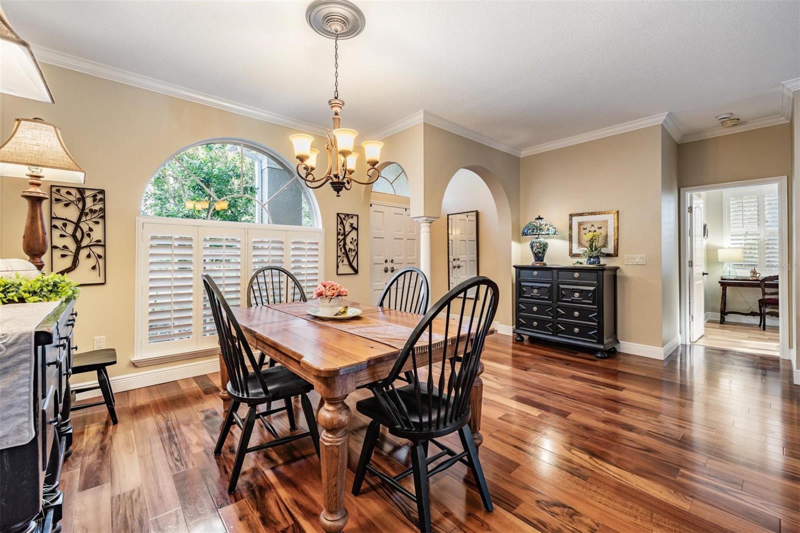 1558 E LAKE WOODLANDS PKWY