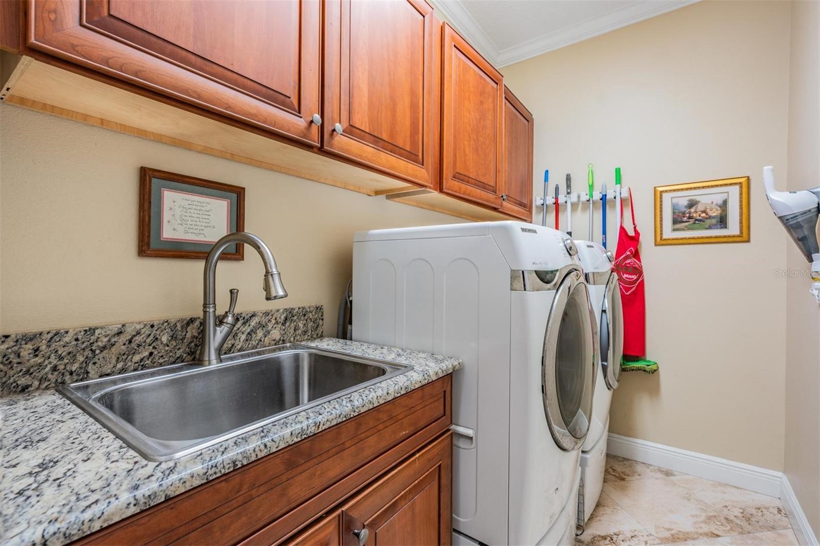 1558 E LAKE WOODLANDS PKWY