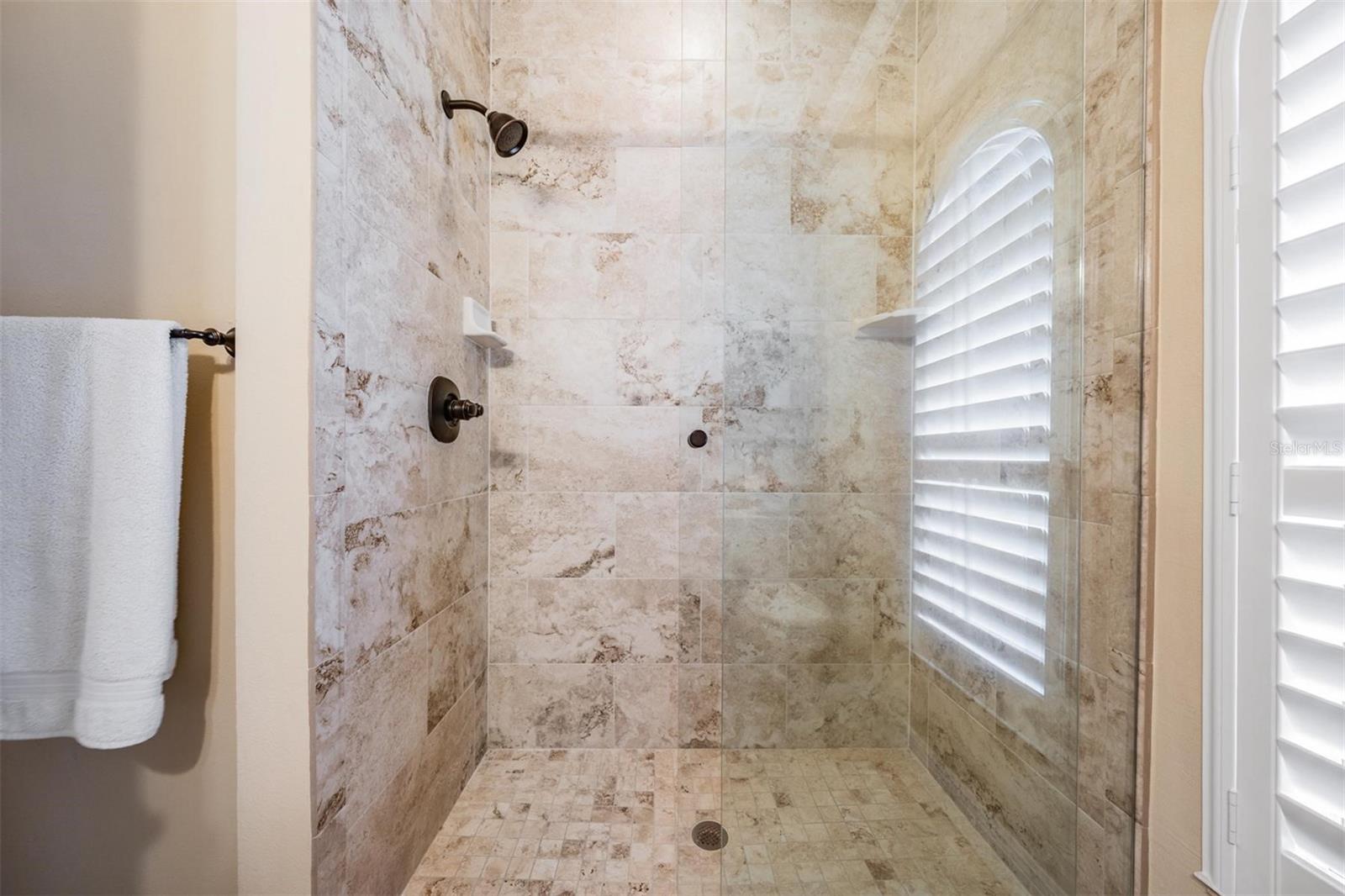 1558 E LAKE WOODLANDS PKWY