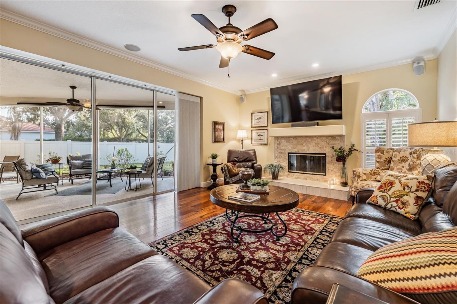 1558 E LAKE WOODLANDS PKWY