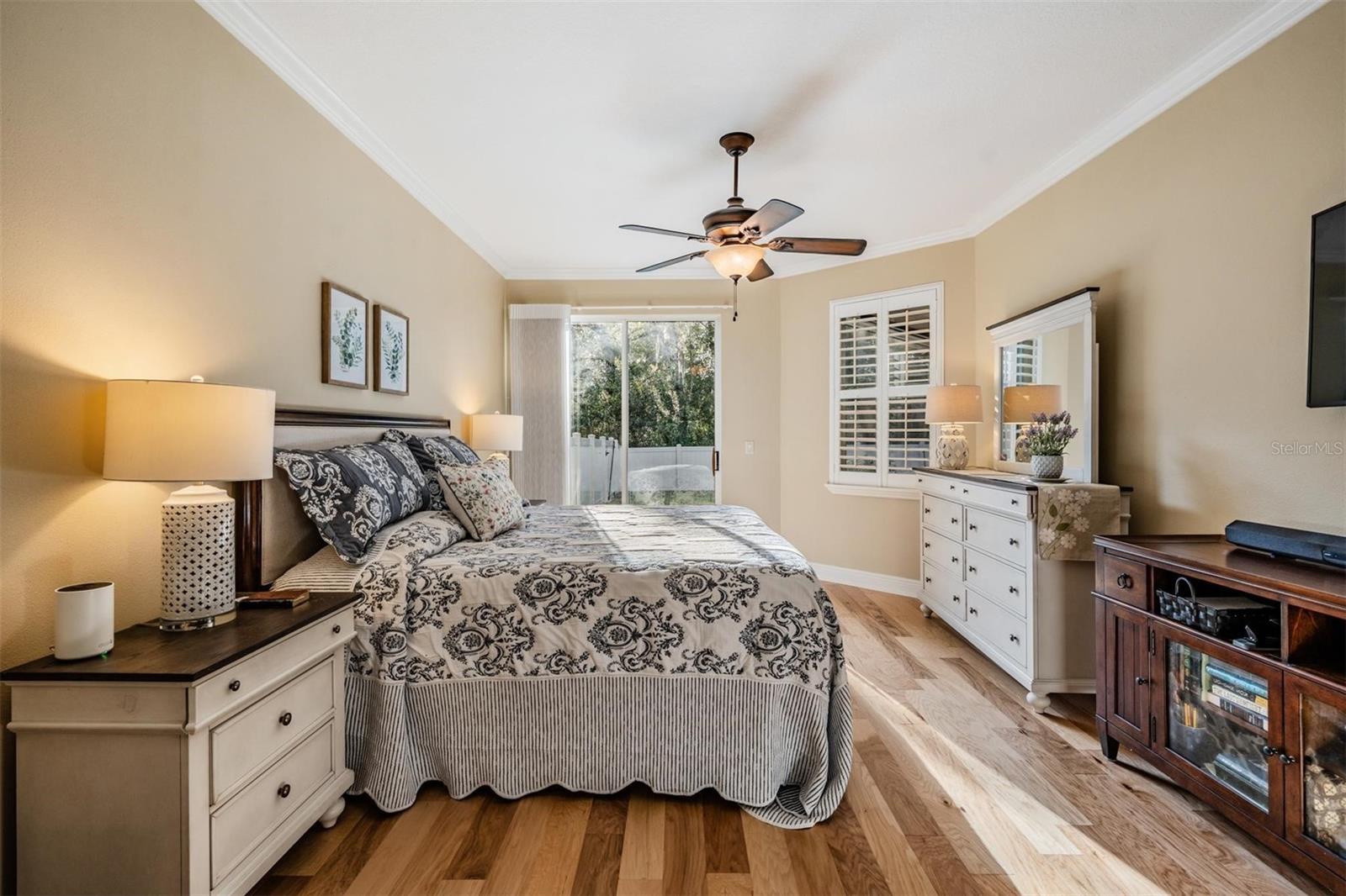 1558 E LAKE WOODLANDS PKWY