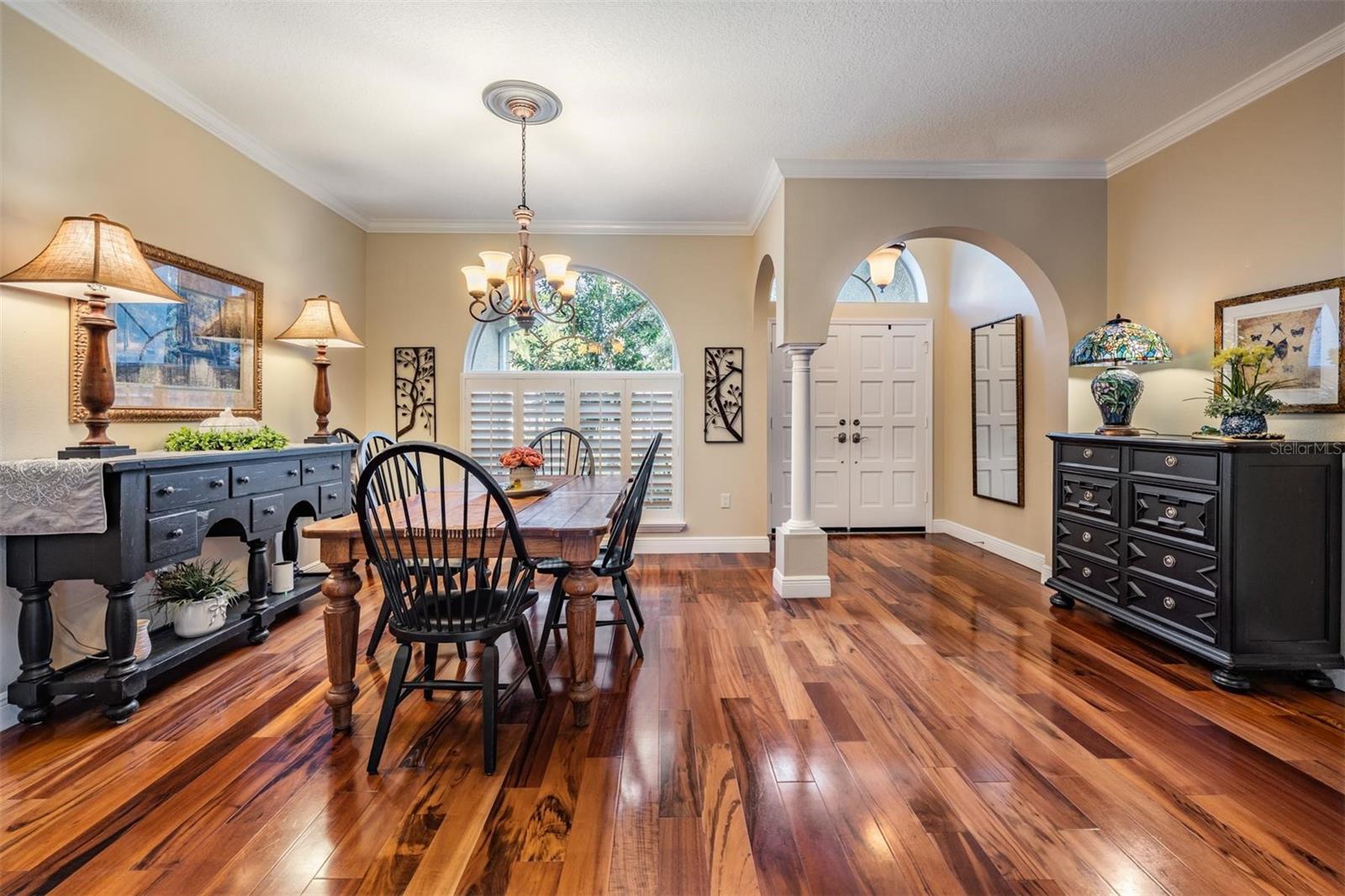 1558 E LAKE WOODLANDS PKWY