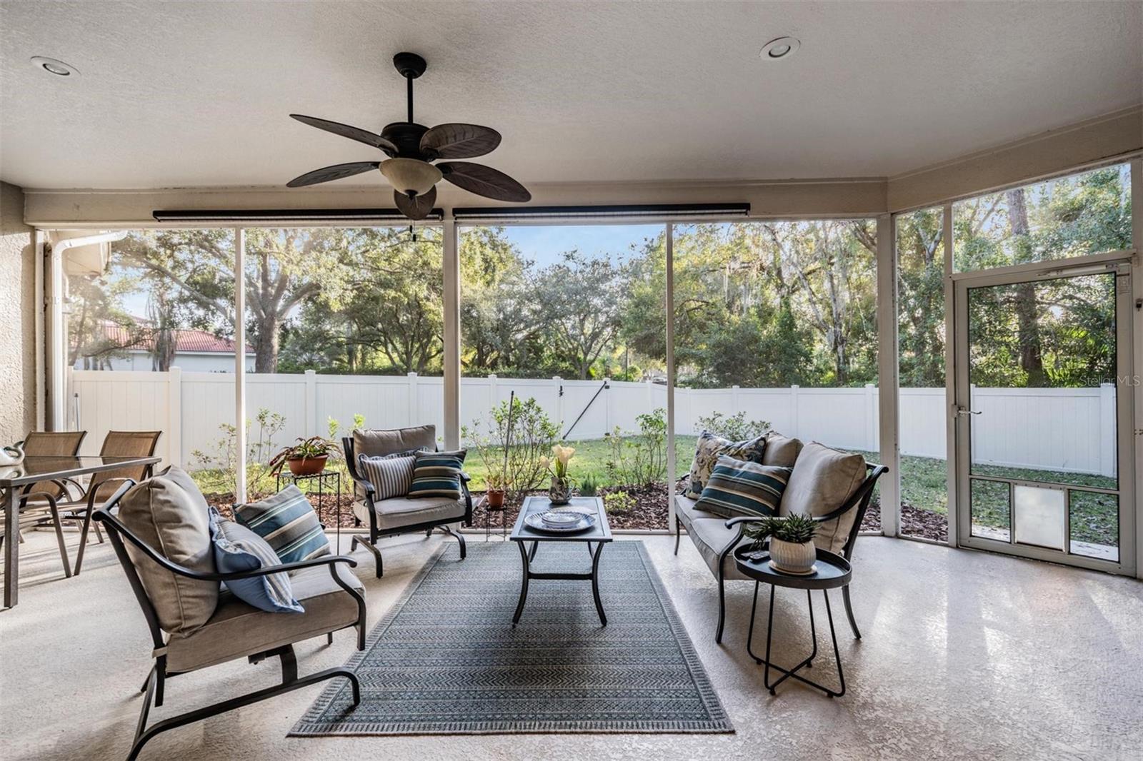 1558 E LAKE WOODLANDS PKWY